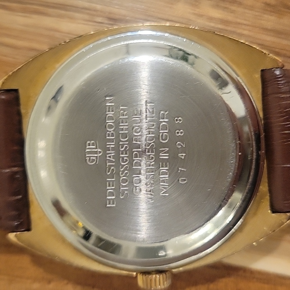 Vintage Watch + Perfume Oil - Picture 5 of 6